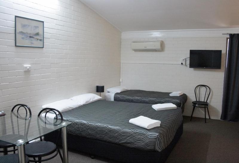 Family Room with 1 Queen and 3 Single Beds
