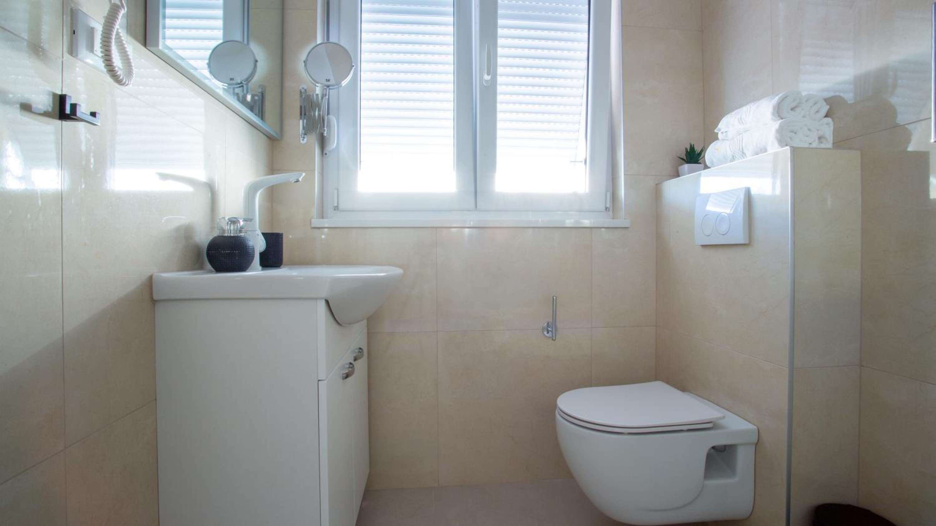 Apartment with Sea View - Photo 12