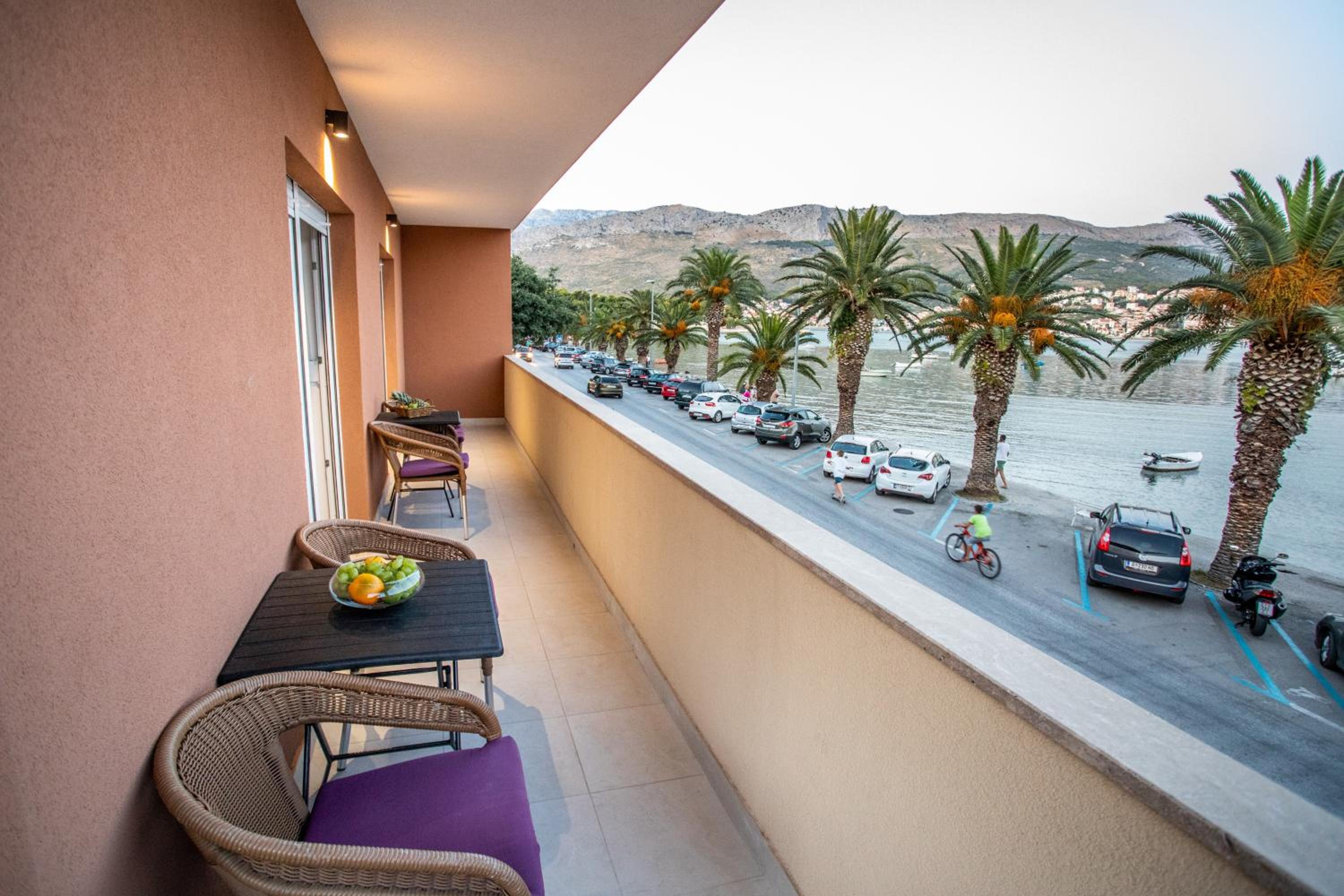 Deluxe Double Room with Balcony and Sea View - Photo 11