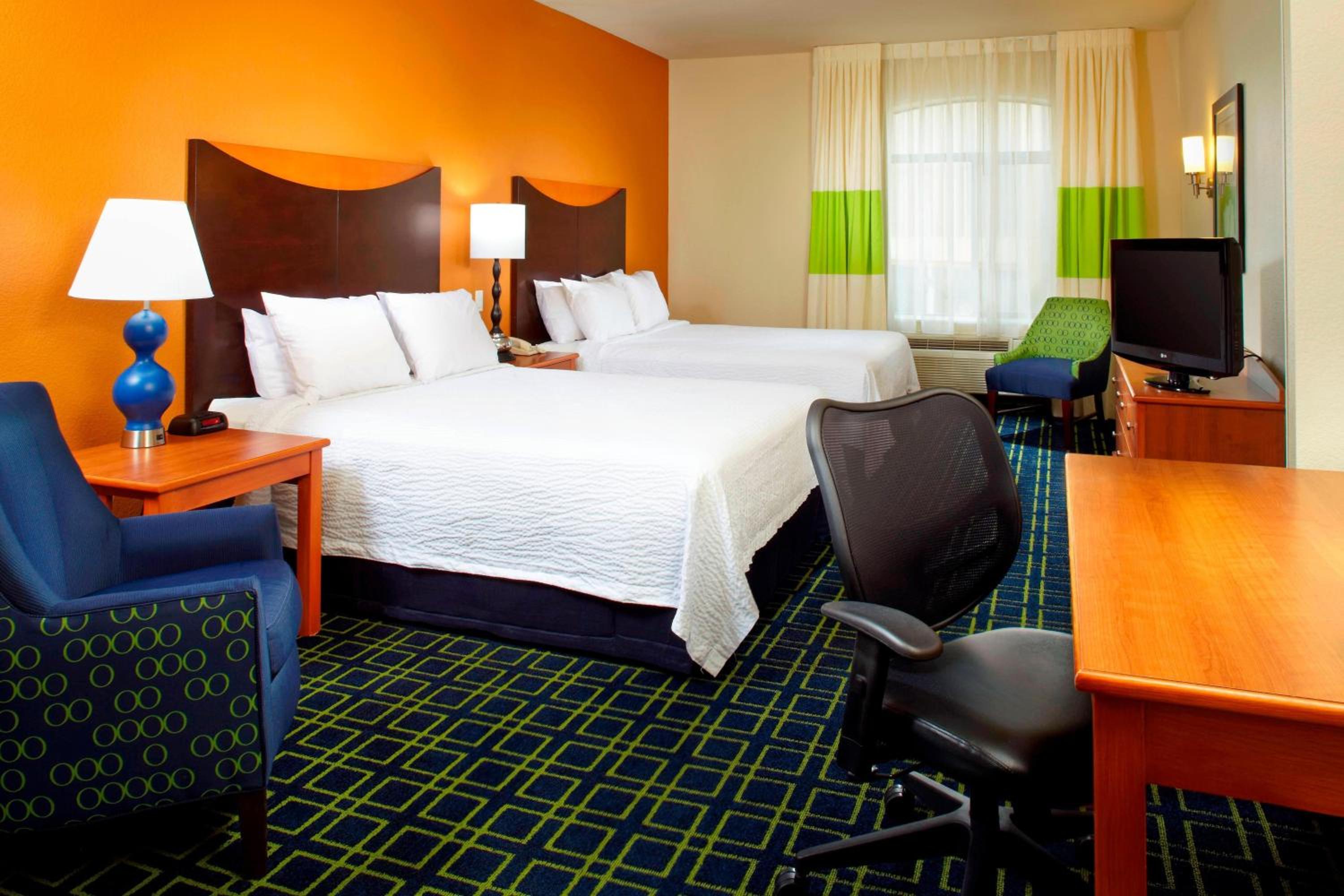 Queen Room with Two Queen Beds - Hearing Accessible
