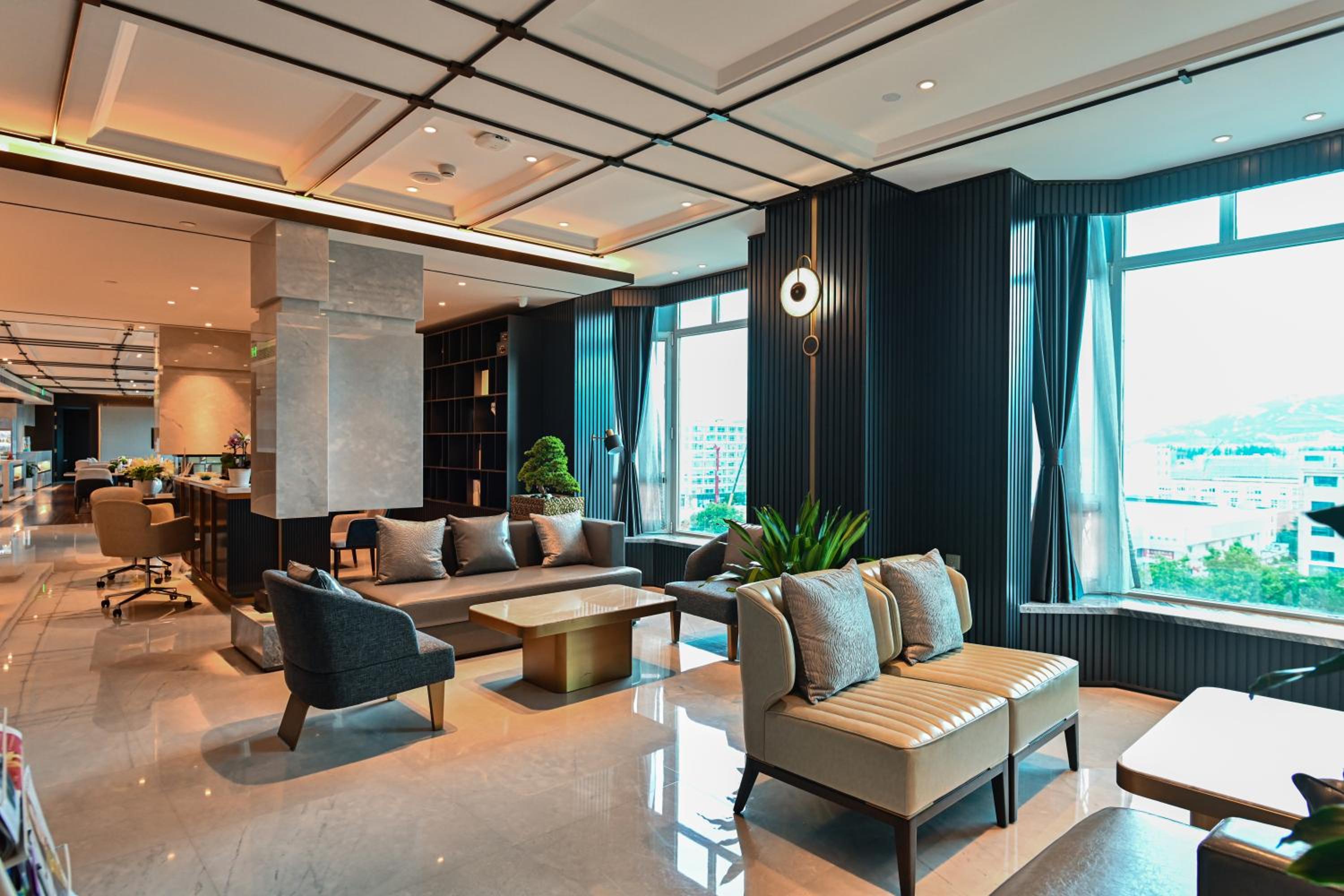 Elegant Family Suite With 2 King Bed Rooms - Photo 4