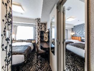 Connecting Rooms for 3 Adults (Double Room + Twin Room) - Non-Smoking photo 1
