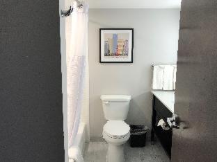 Queen Room - Accessible/Non Smoking - Photo 7