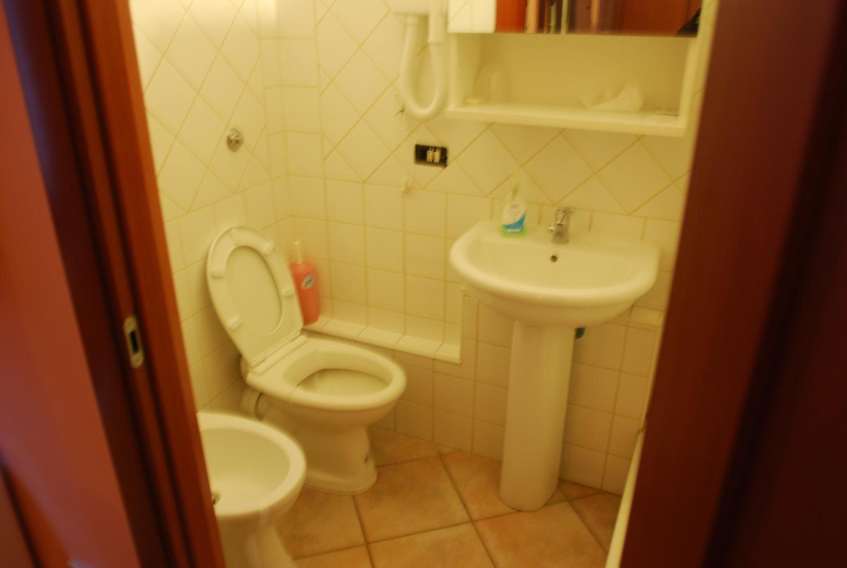 Twin Room (Via Teobaldi, 2) - Photo 5