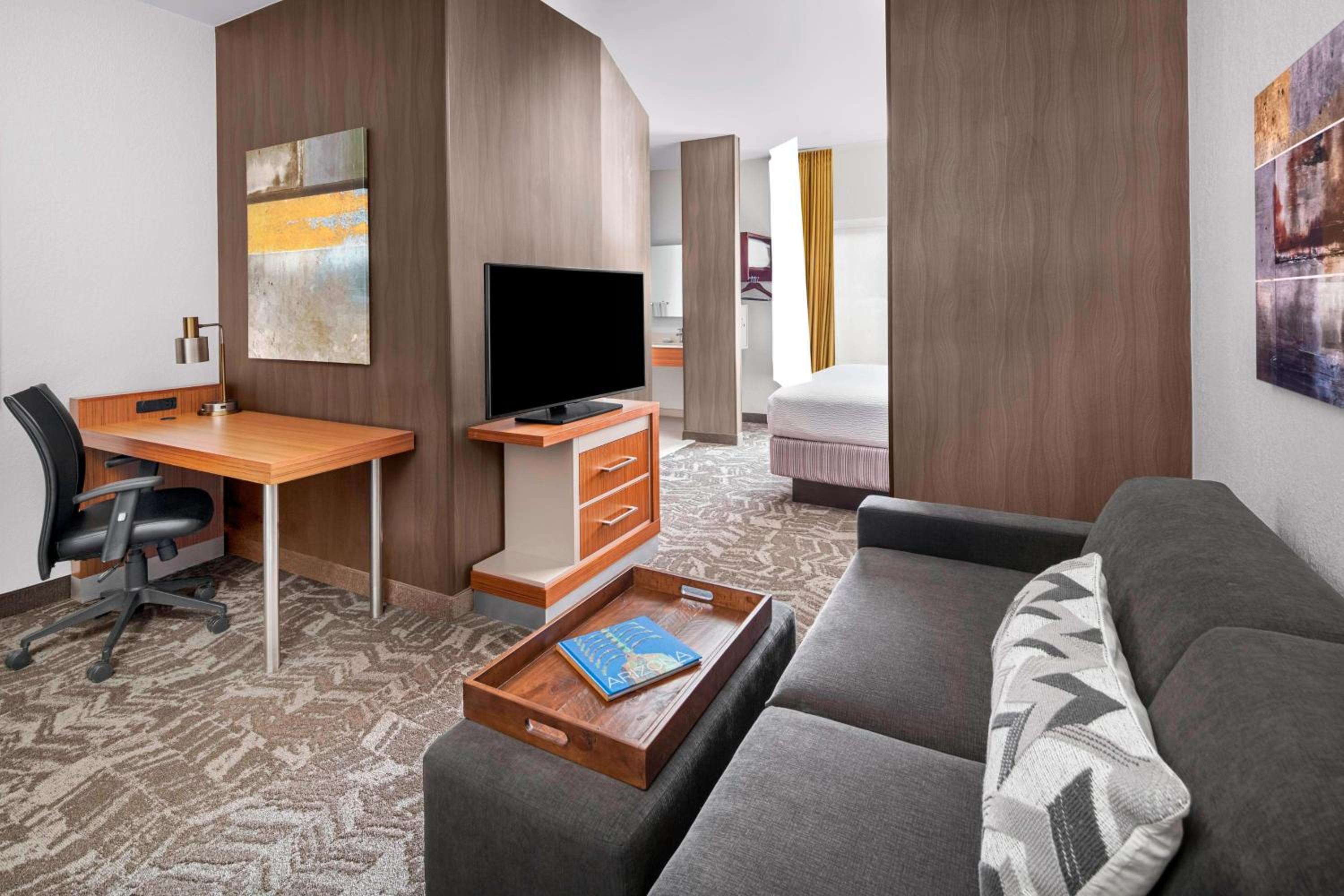King Suite with Trundle Sofa