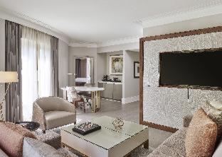 Suite - Photo 3