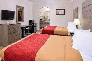 Standard King Room - Non Smoking/Upper Floor/No Elevator Access - Photo 4