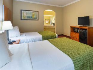 Standard King Room - Non Smoking/Upper Floor/No Elevator Access - Photo 2