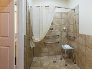 Standard King Room - Non Smoking/Upper Floor/No Elevator Access - Photo 8