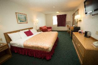 Deluxe King Suite - Non-Smoking - Photo 2