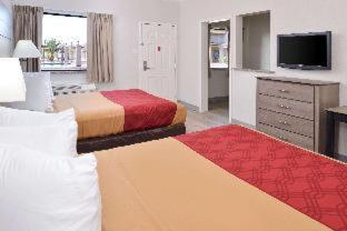 Standard Queen Room with Two Queen Beds - Non Smoking  - Photo 4