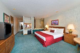 1 King Bed, Jetted Tub, Non-Smoking - Photo 1