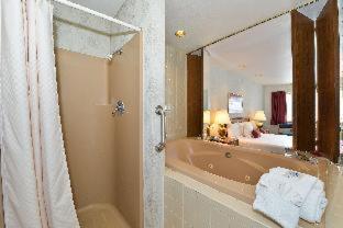 1 King Bed, Jetted Tub, Non-Smoking - Photo 4
