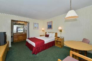 Queen Room - Pet Friendly/Non-Smoking photo 2