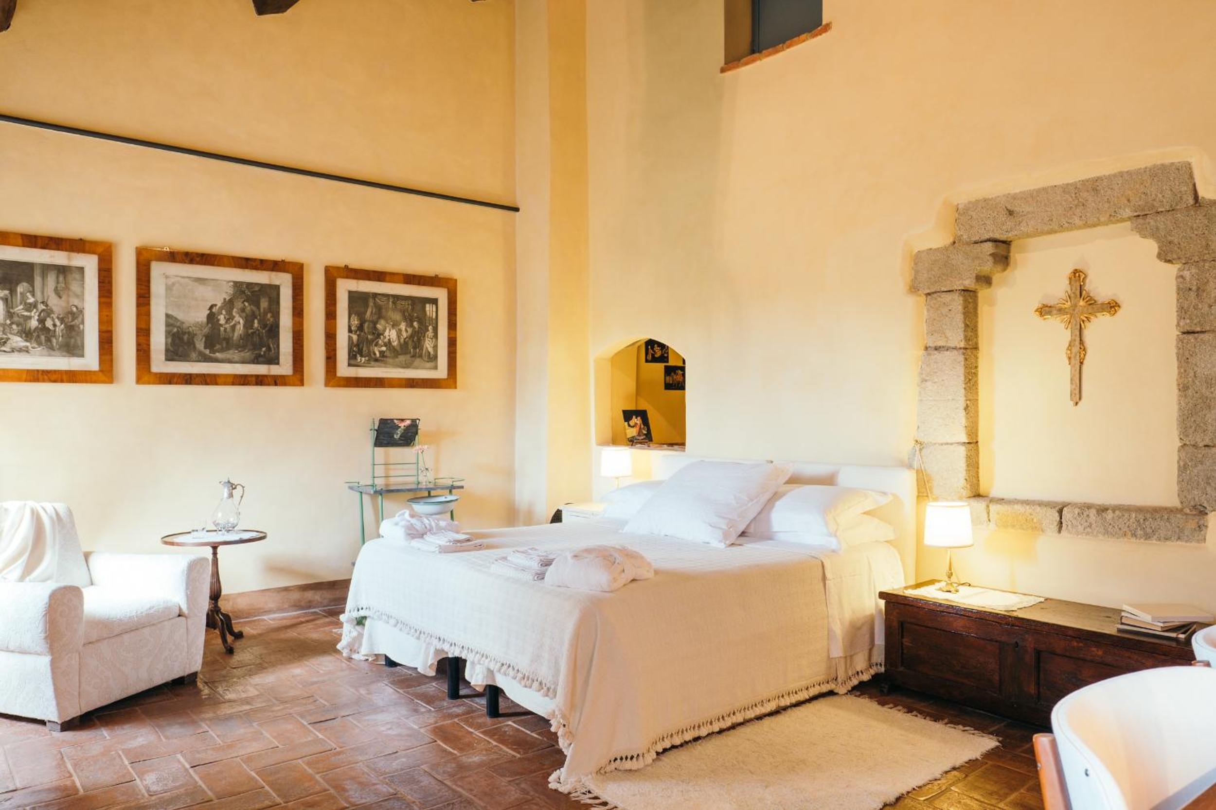 Suite - Photo 1