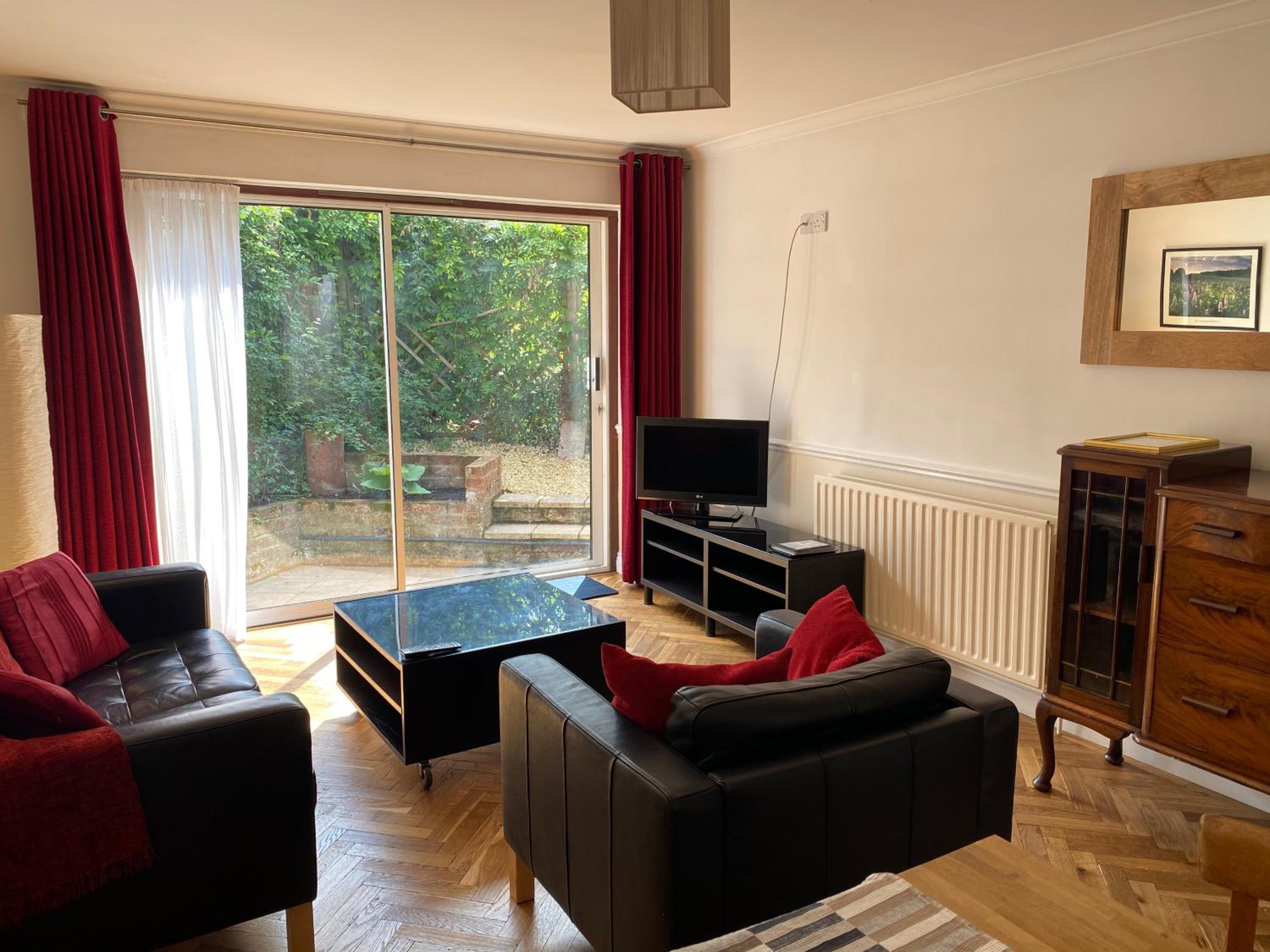 Large Executive Apartment  photo 3