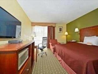 Queen Room with Two Queen Beds photo 1