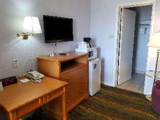 Twin Room - Photo 3