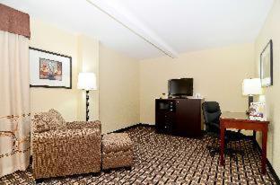 Business King Room - Non-Smoking - Photo 3