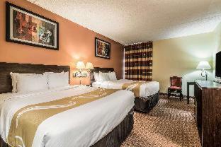 Two Queen Beds - Non Smoking - Photo 4