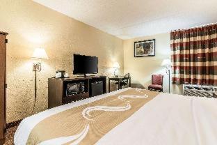 Queen Room - Disability Access/Non Smoking - Photo 4