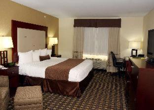 Queen Room with Two Queen Beds - Non-Smoking - Photo 1