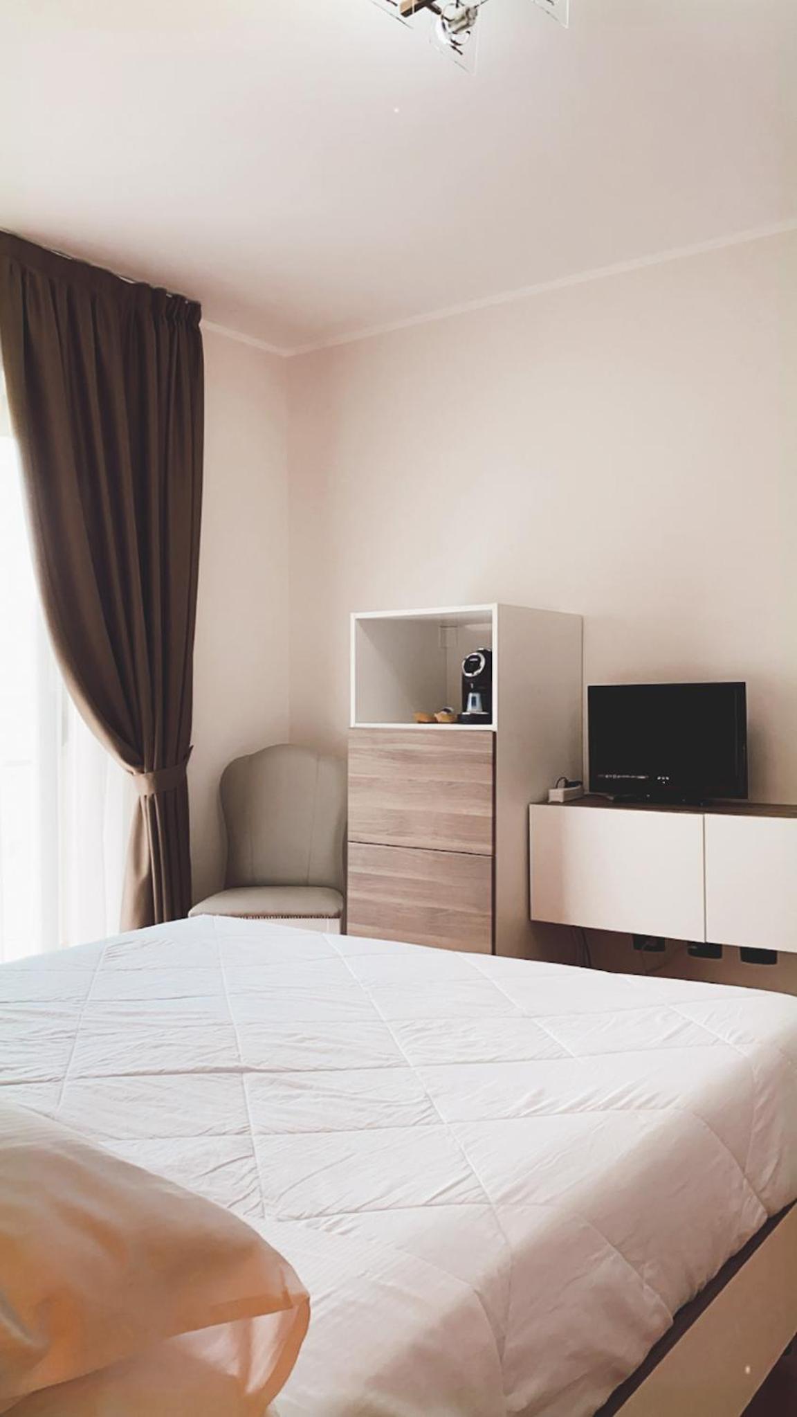 Double Room - Photo 2