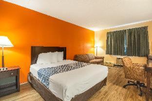 King Room - Non Smoking - Photo 3