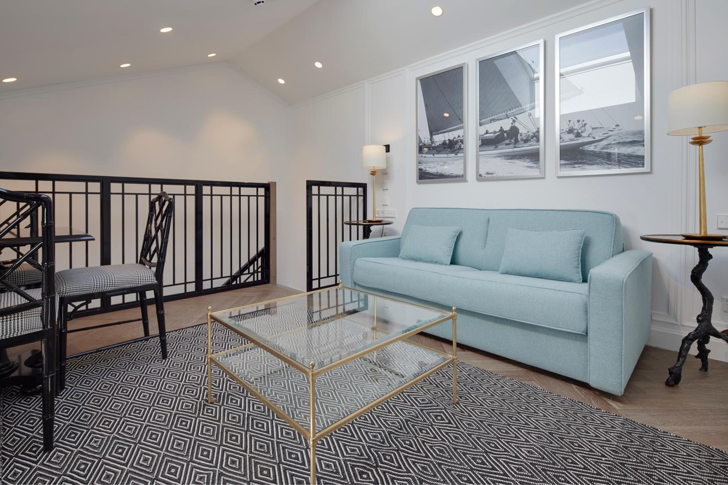 Suite Dúplex con Terraza y Vista al Mar