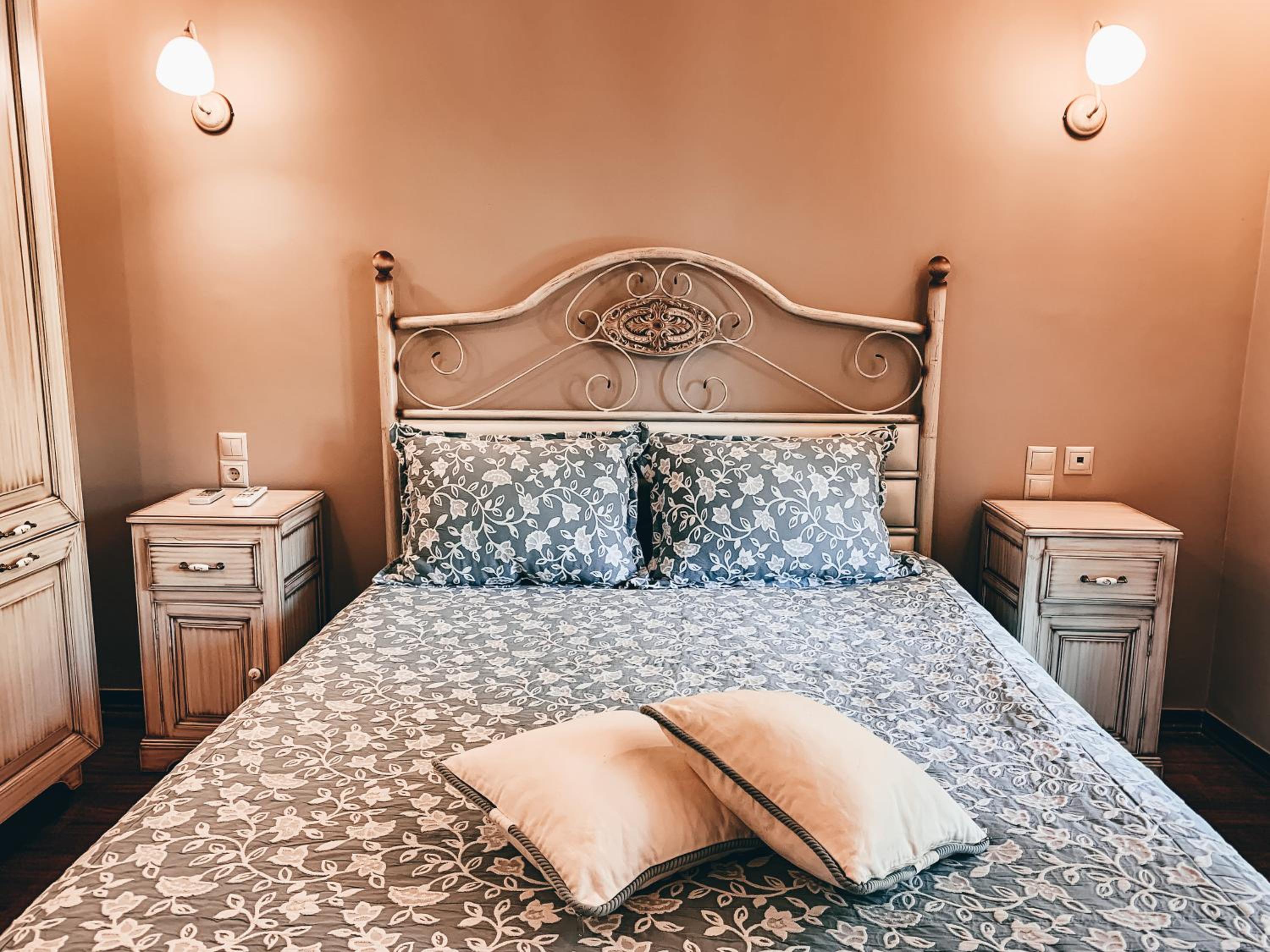 Double Room with Meteora View - Photo 14