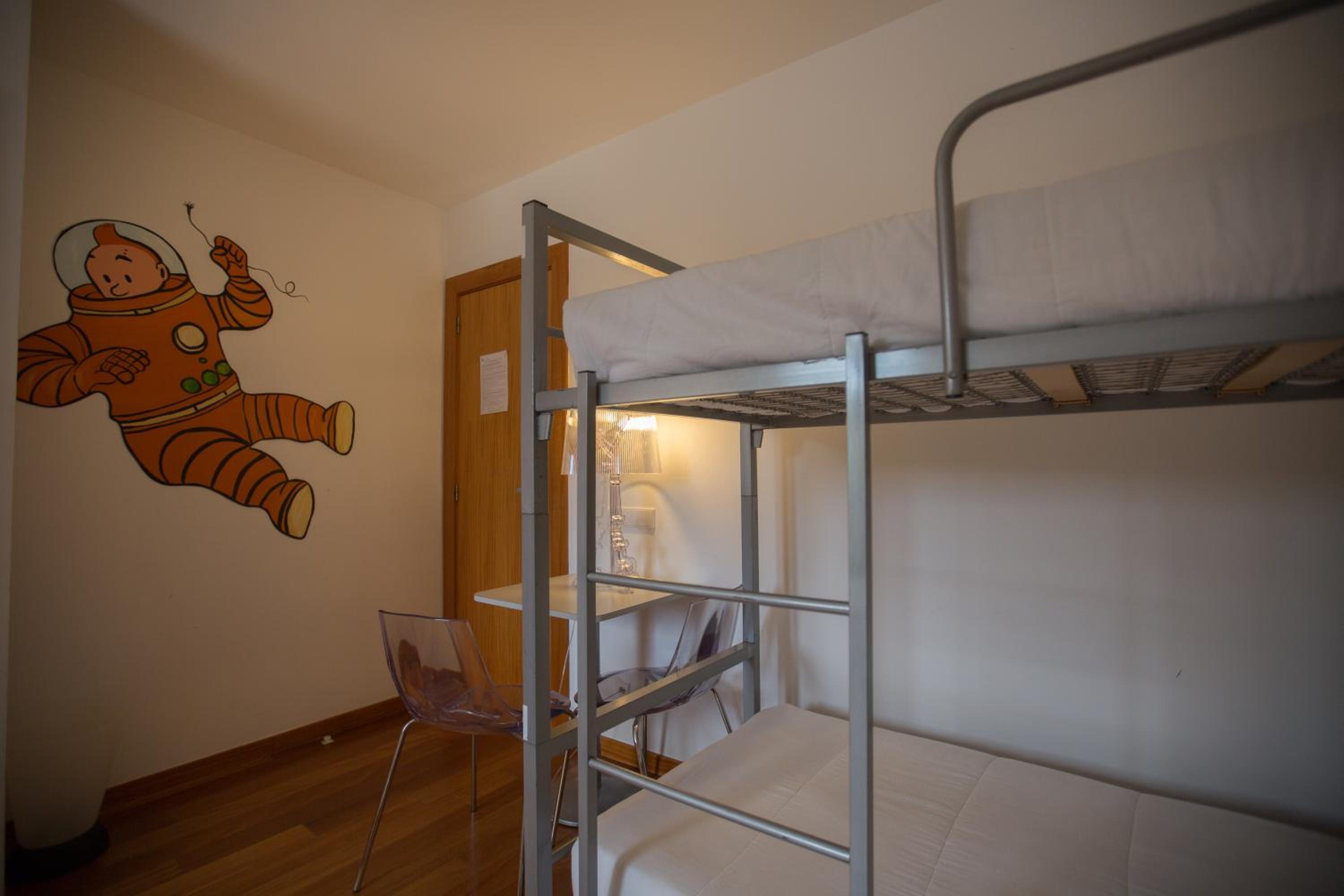 Bed in 4-Bed Female Dormitory Room photo 1
