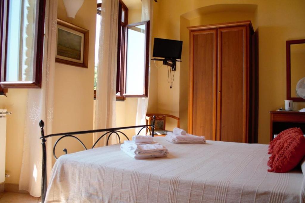 Double Room with Extra Bed - Photo 3