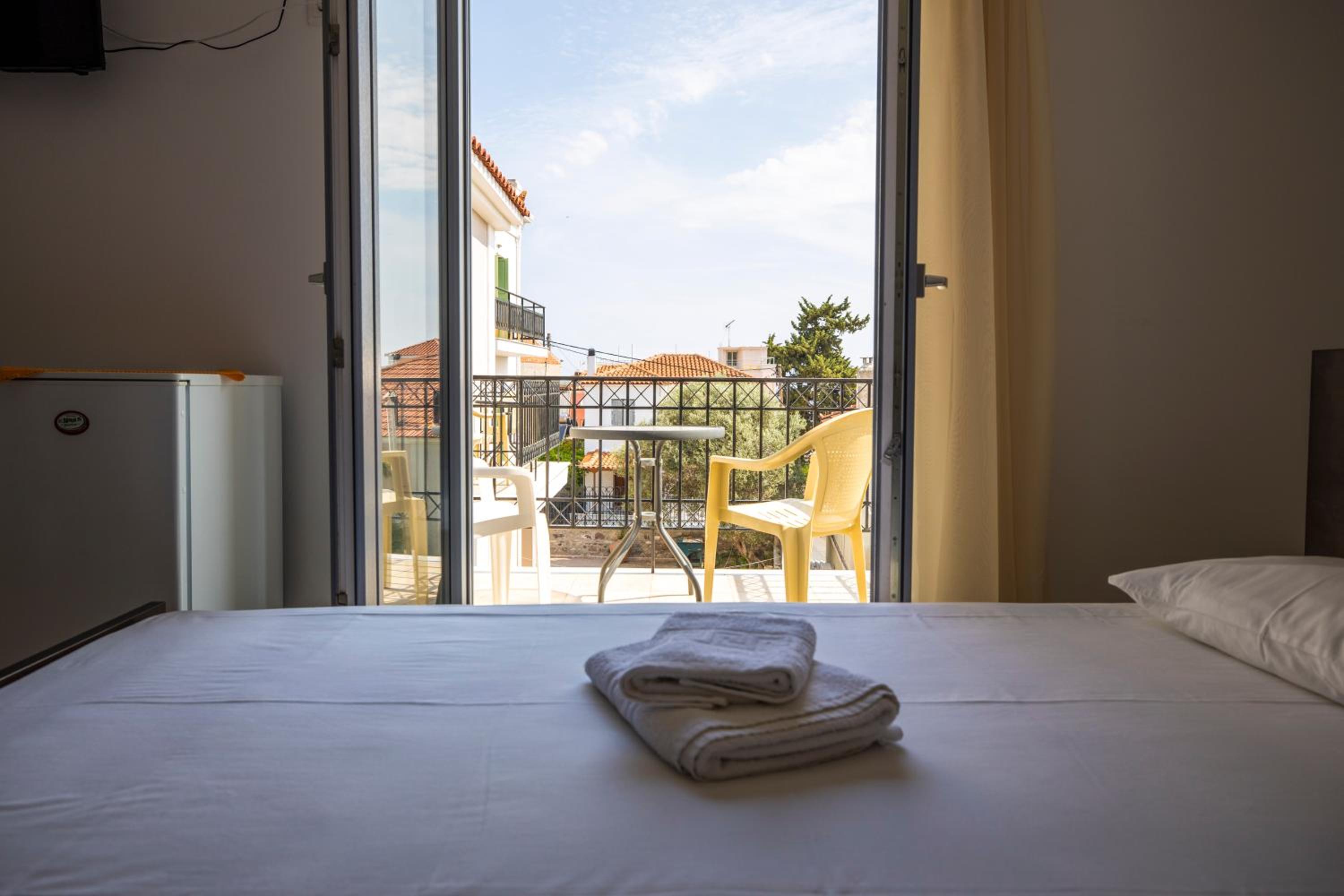 Double Room with Balcony and Sea View - Photo 5