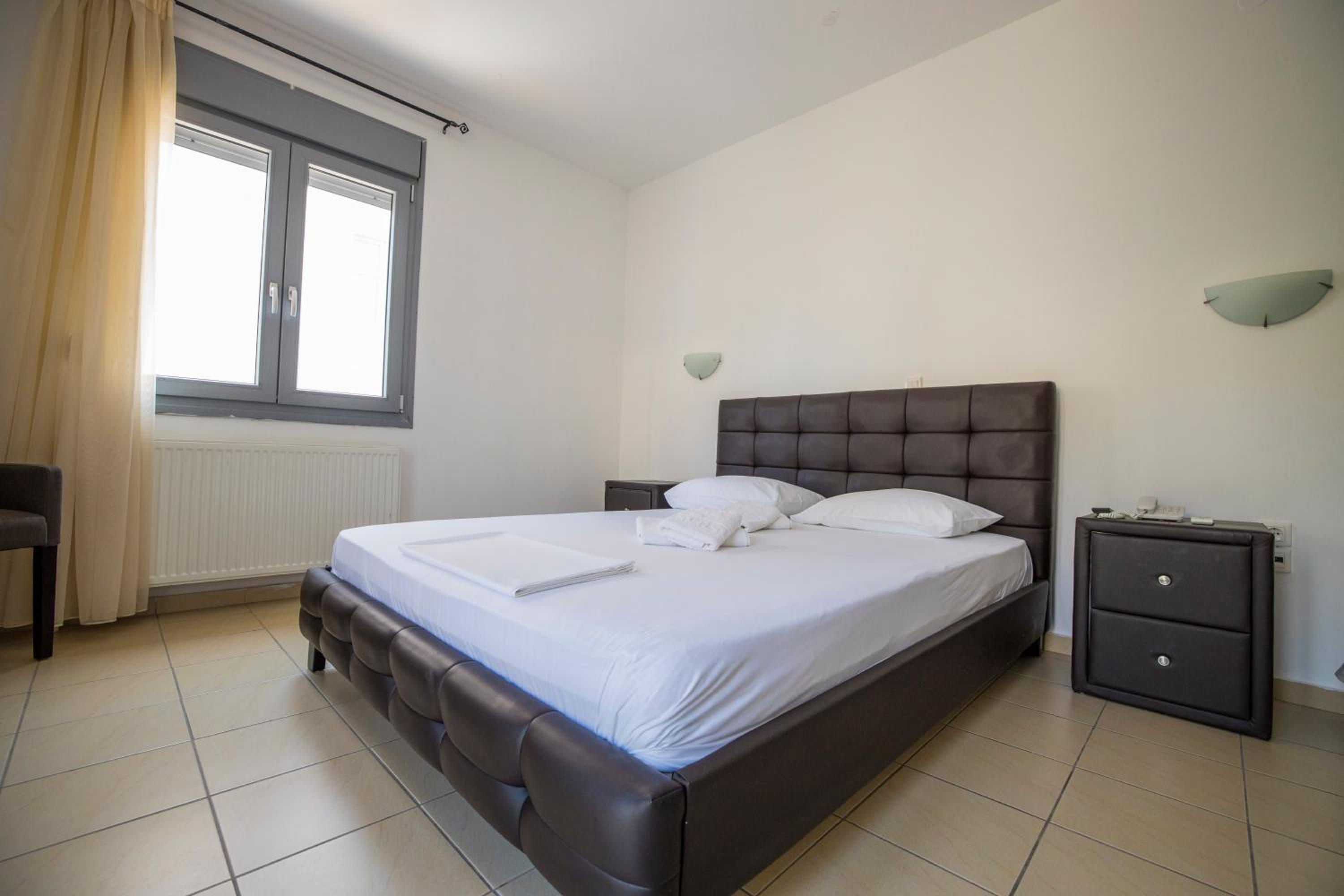Quadruple Room with Balcony - Photo 14