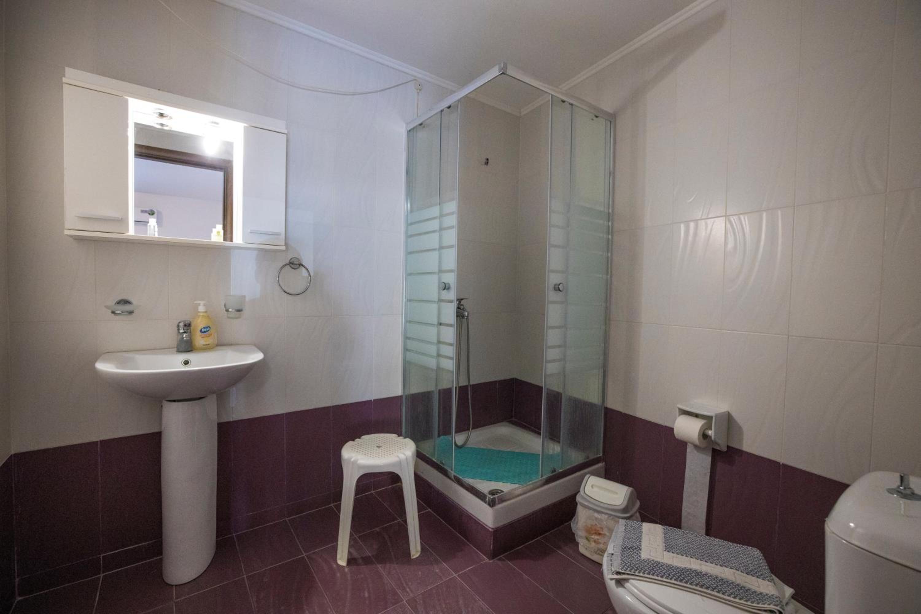 Economy Triple Room - Photo 13