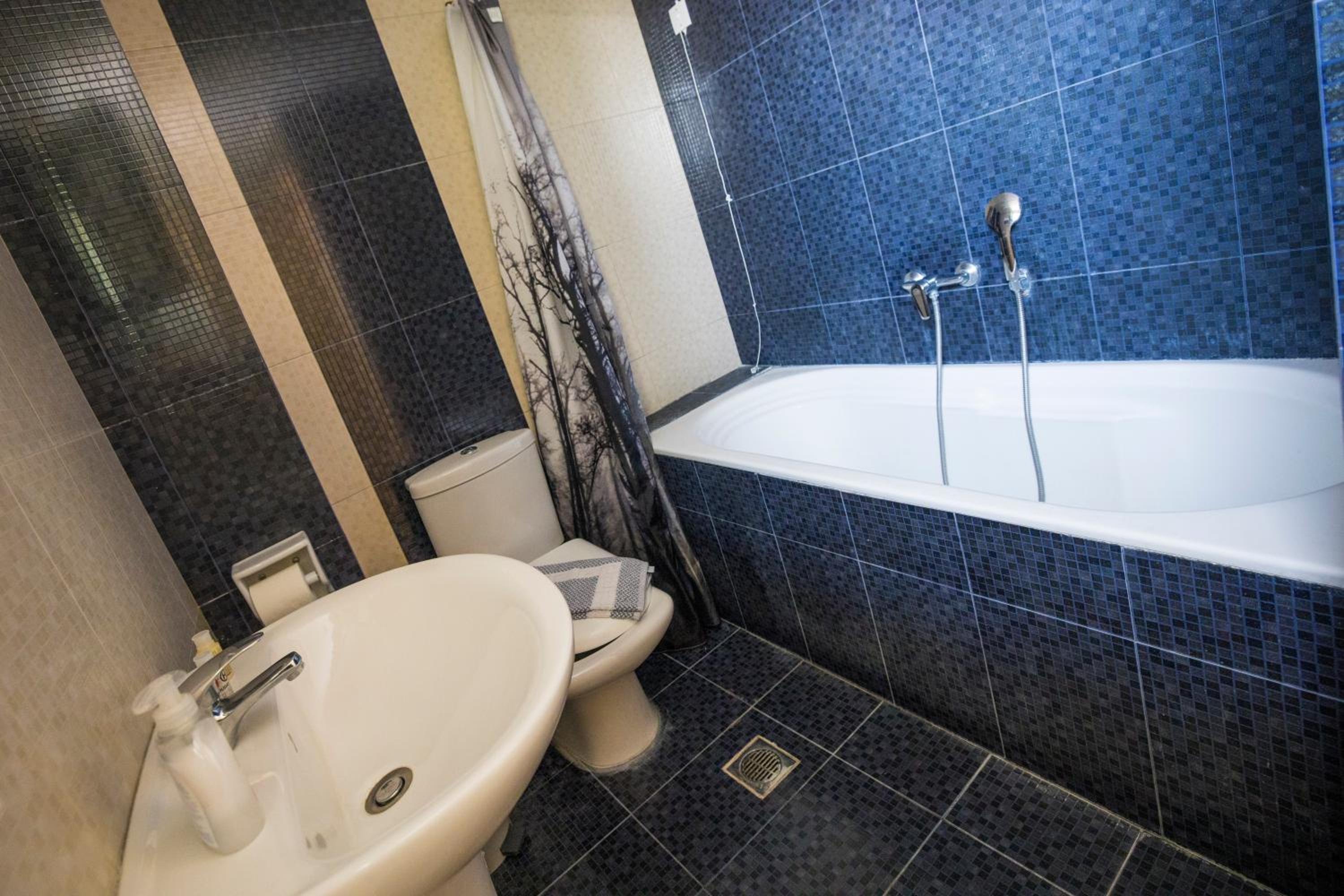 Double Room with Balcony - Photo 17