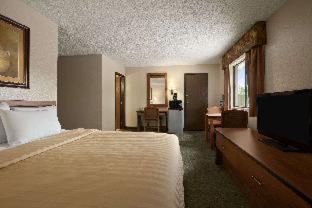 Queen Room - Accessible/Non Smoking photo 2