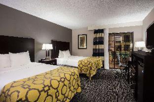 Queen Room with Two Queen Beds and Bath Tub - Mobility Accessible/Non-Smoking photo 2