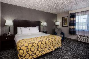 Queen Room with Two Queen Beds - Non-Smoking photo 1
