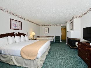 Queen Suite - Non-Smoking photo 2