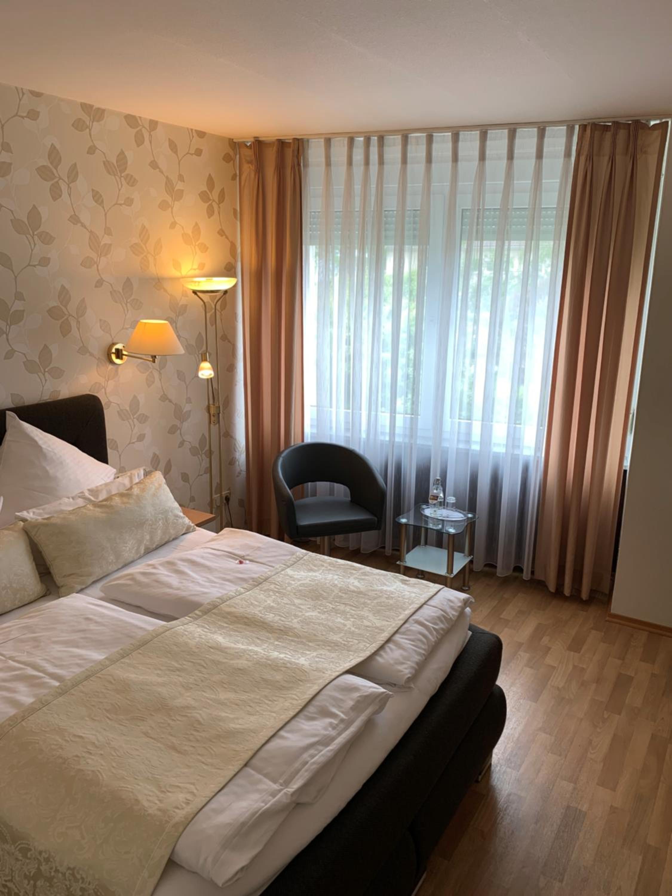 Double Room Business - Photo 1