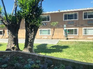 1 King Bed, Mobility Access Room, Stand Up Shower Only w/ Grab Bars, Non-Smoking - Photo 4