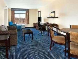 King Suite with Sofa Bed - Non Smoking - Photo 4
