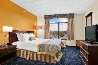 King Room - Accessible/Non Smoking - Photo 2