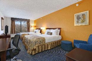 Queen Room with Two Queen Beds - Accessible/Non Smoking - Photo 4