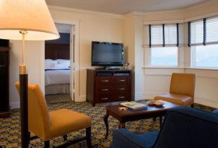 Two-Bedroom Suite - Photo 2