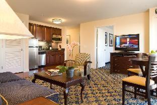 Two-Bedroom Suite - Photo 12
