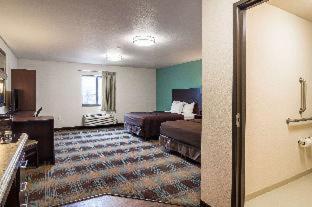 Efficiency Queen Room - Accessible/Non Smoking photo 1