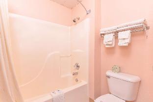 1 King Bed, Mobility Accessible Room, Bathtub w/Grab Bars, Non-Smoking - Photo 7