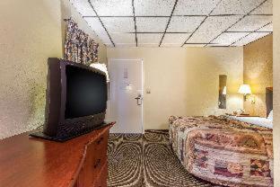 Queen Room - Non Smoking photo 1